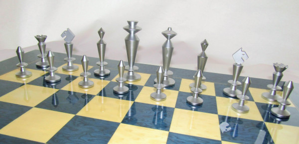 Exklusive Schachfiguren "Modern Style" aus Messing
