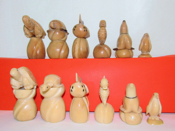 Schachfiguren " Wassertiere " aus Wallnussholz