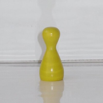 4 große Halmakegel , Spielfigur "Apart" aus Holz (40 mm), gelb